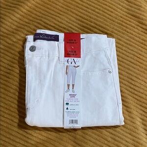 Gloria Vanderbilt White Capri Pants